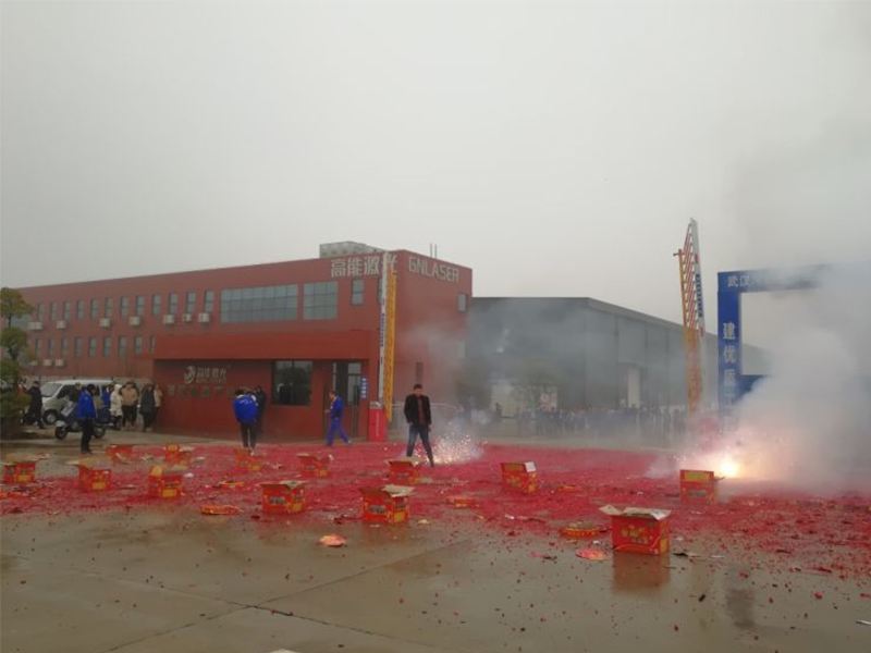 一路凱歌，讓歷史見(jiàn)證新年開(kāi)門(mén)紅