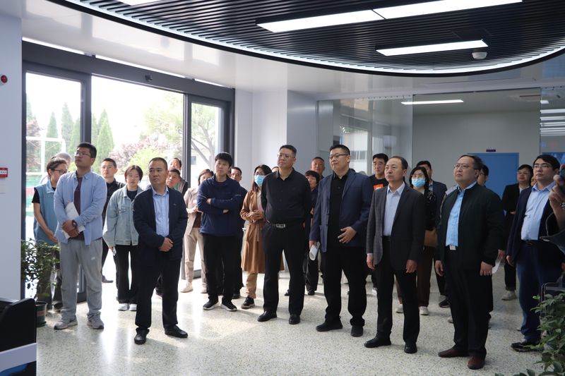 乘風(fēng)破浪正當時(shí)，揮楫擊流為明天